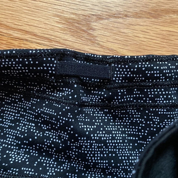Lululemon Train Times Crop 17 inches Soundwave White Black / Black Polka Dots 10 - Picture 13 of 13